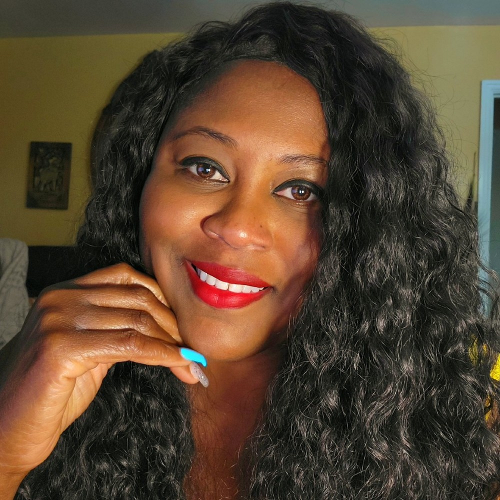Meet your Posher, Latoshia